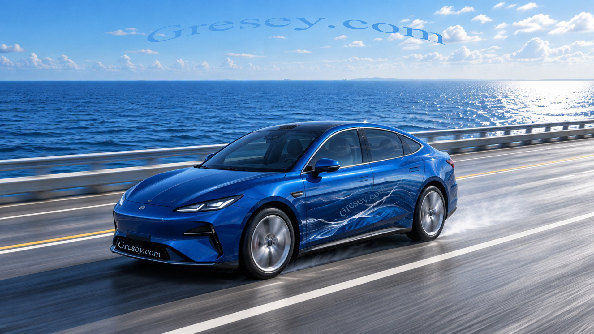 Синій BYD Seal 08 EV із хвильовими лініями на кузові швидко рухається прямою дорогою вздовж відкритого океану. Blue BYD Seal 08 EV with wave lines across its body speeds along a straight road beside the open ocean.