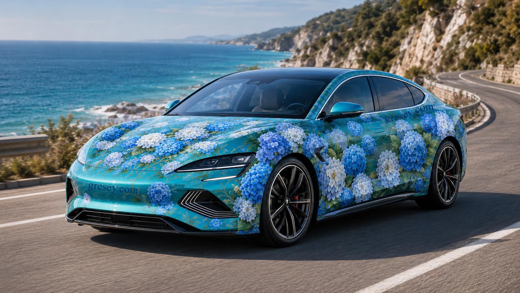 BYD SEAL у бірюзовому оформленні з блакитними та білими гортензіями на кузові й капоті.